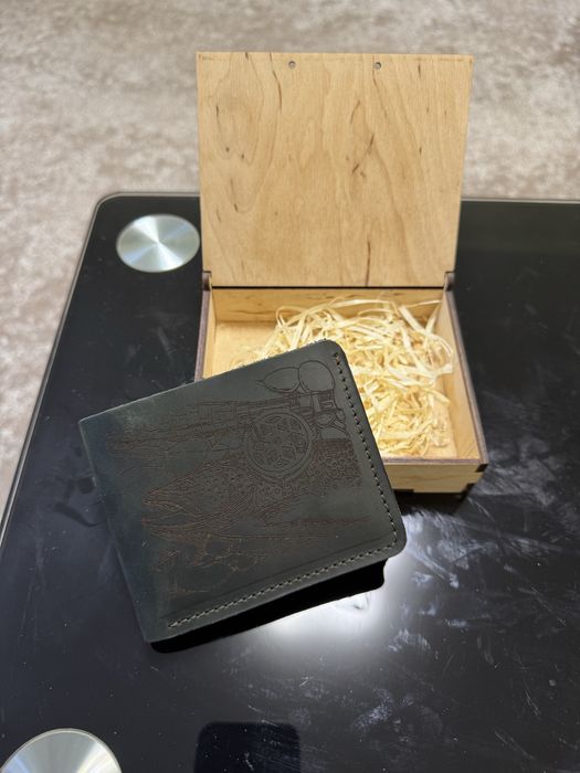 Шкіряний гаманець з гравіюванням риболовля