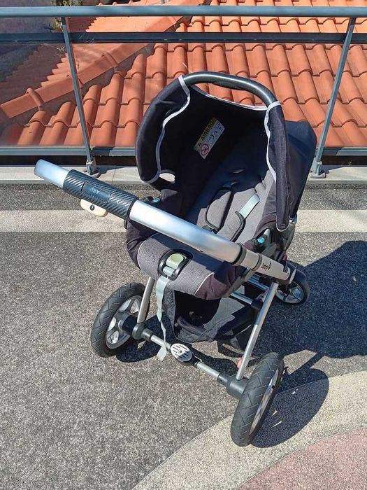Carrinho bébé com ovinho e base para o carro