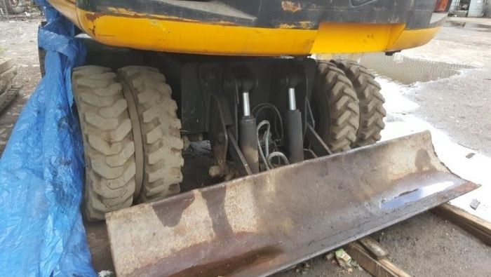 Koparka JCB JS 160 W lemiesz pług spych podpora