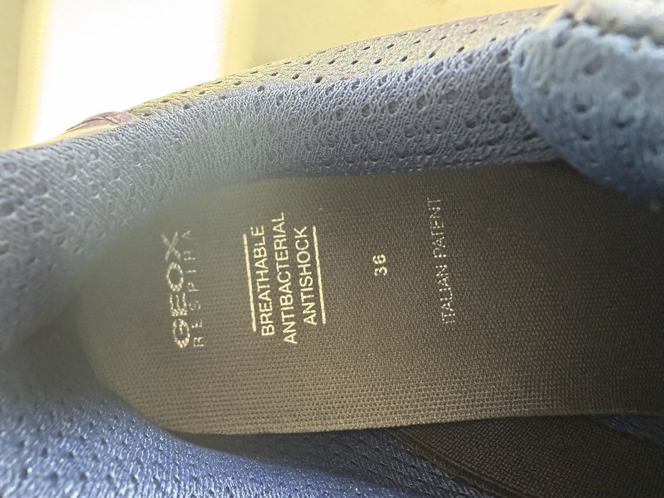 Sapatilha geox nova  com etiqueta tam 36 com carregador