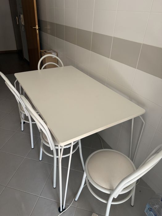 Mesa c/ 4 cadeiras