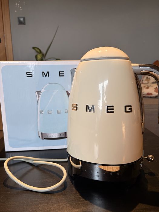 Czajnik Smeg z regulacją temperatury KLF04