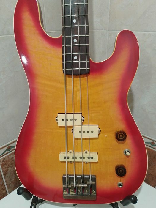 Tokai Hard Puncher VSB-80 1981 года, сделано в Японии, Cherry Burst