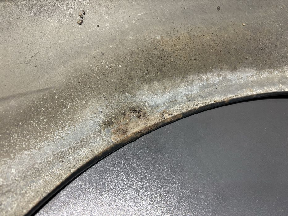 Błotnik lewy przód BMW E32 delphin