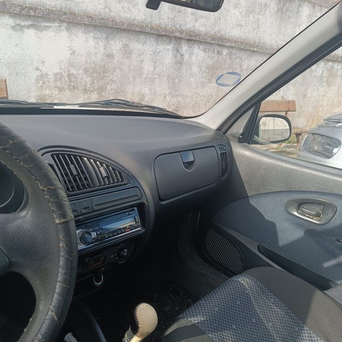 Saxo 1.1 a gasolina