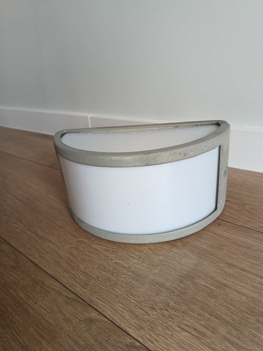 Kinkiet szary stan dobry