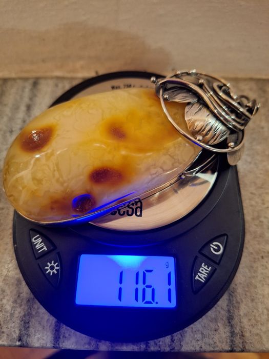 Wisior gigant bursztyn w srebrnej artystycznej oprawie