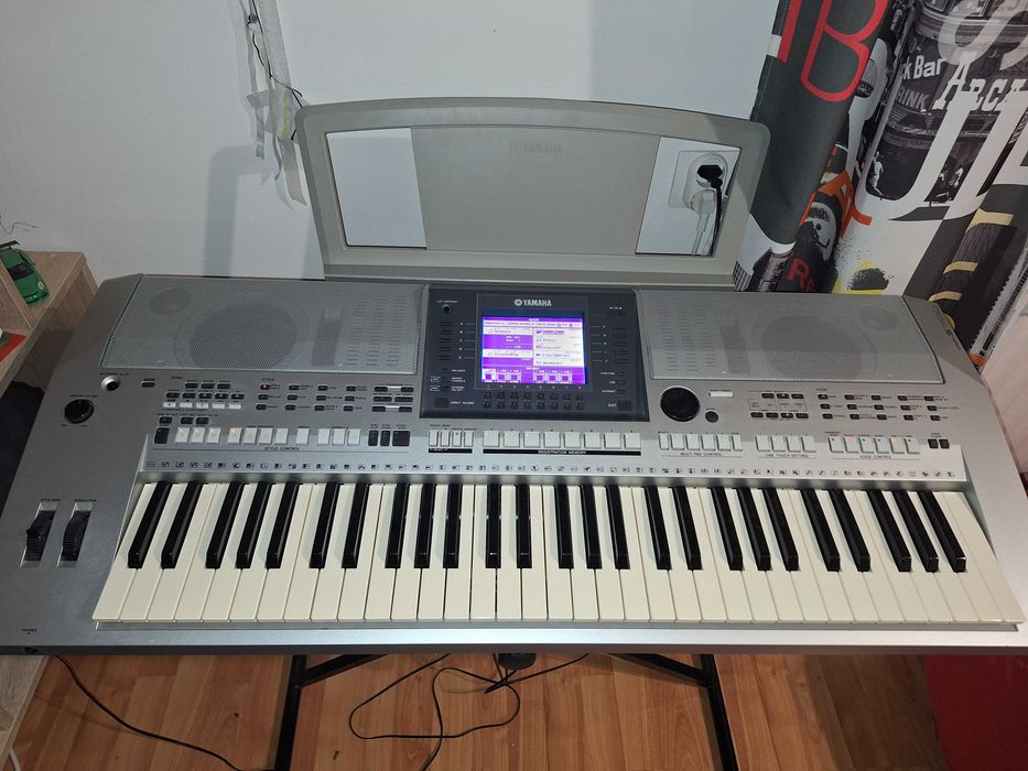 Yamaha psr s700  keyboard
