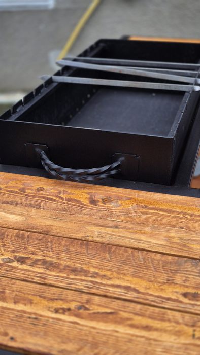 Огромный мангал в Лофт стиле с большими столиками