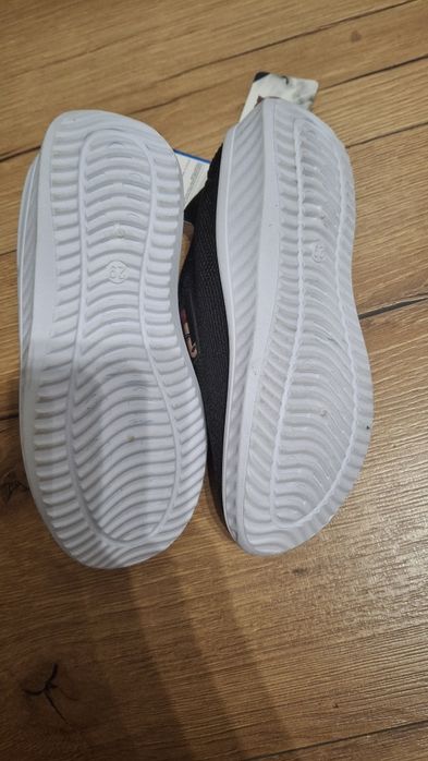 Nowe kapcie buty na rzepy r. 29