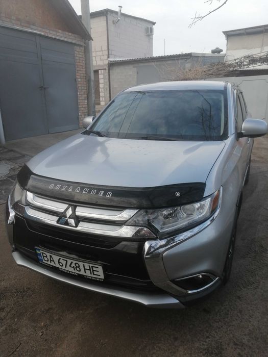 Мітсубісі аутлендер