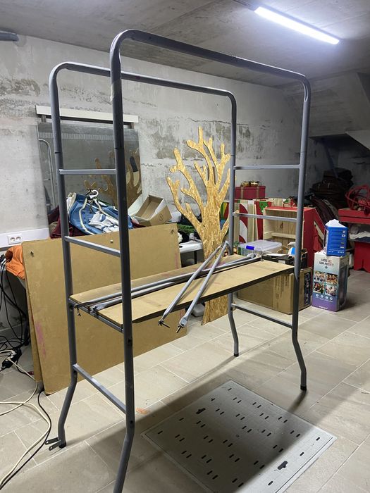 Used gray scaffold64176327491971122