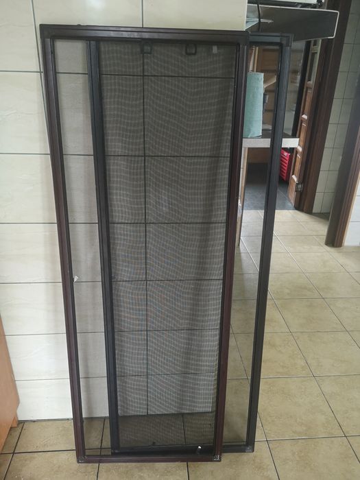 Moskitiera na okno siatka na muchy ramka okienna