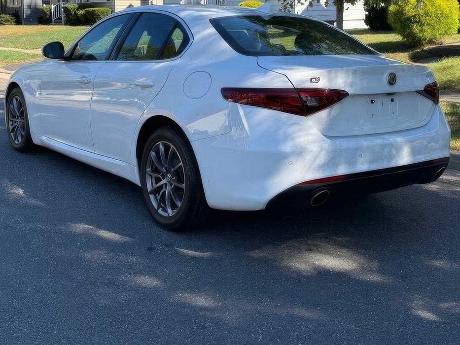 Alfa Romeo Giulia      2018