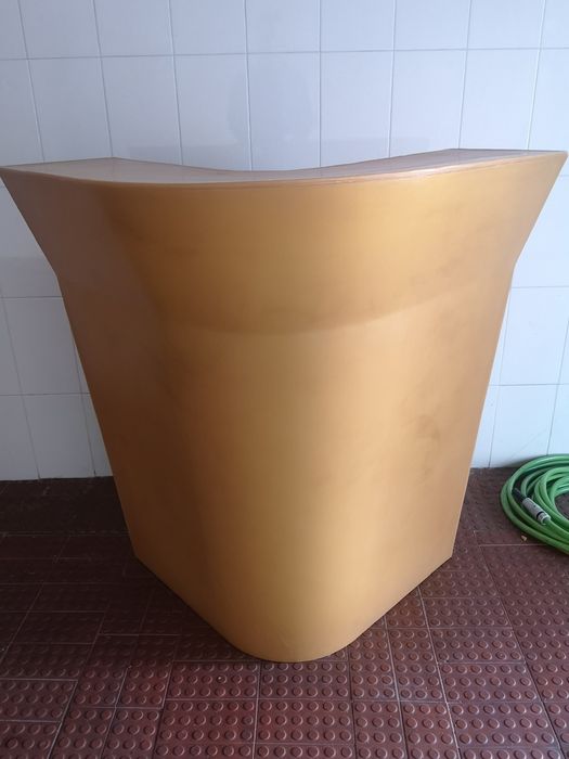Balcão em plastico cor ouro para qualquer utilização