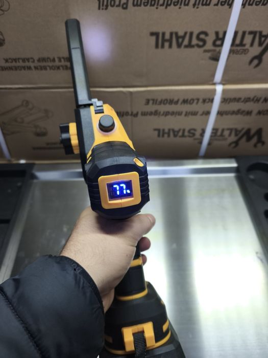 Motosserra podadora eléctrica com 2 baterias de 21V DW