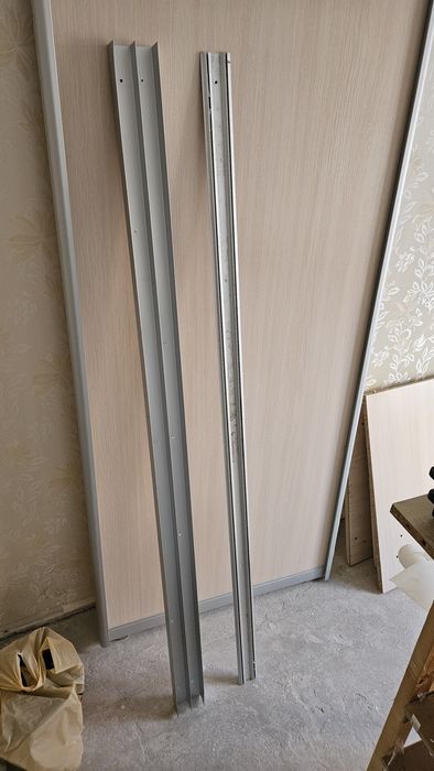 Двері для шафи-купе з направляючими і коліщатами. Розмір 2120 х 790 мм