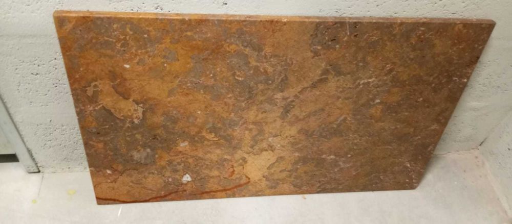 Pedra de Mármore, em bom estado, usada como tampo de mesa