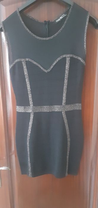 Vestido preto e dourado