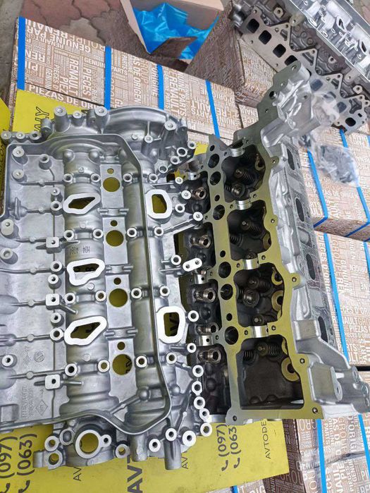 Головка блоку циліндрів 2.3 dci biturbo Renault master рено 110422750r