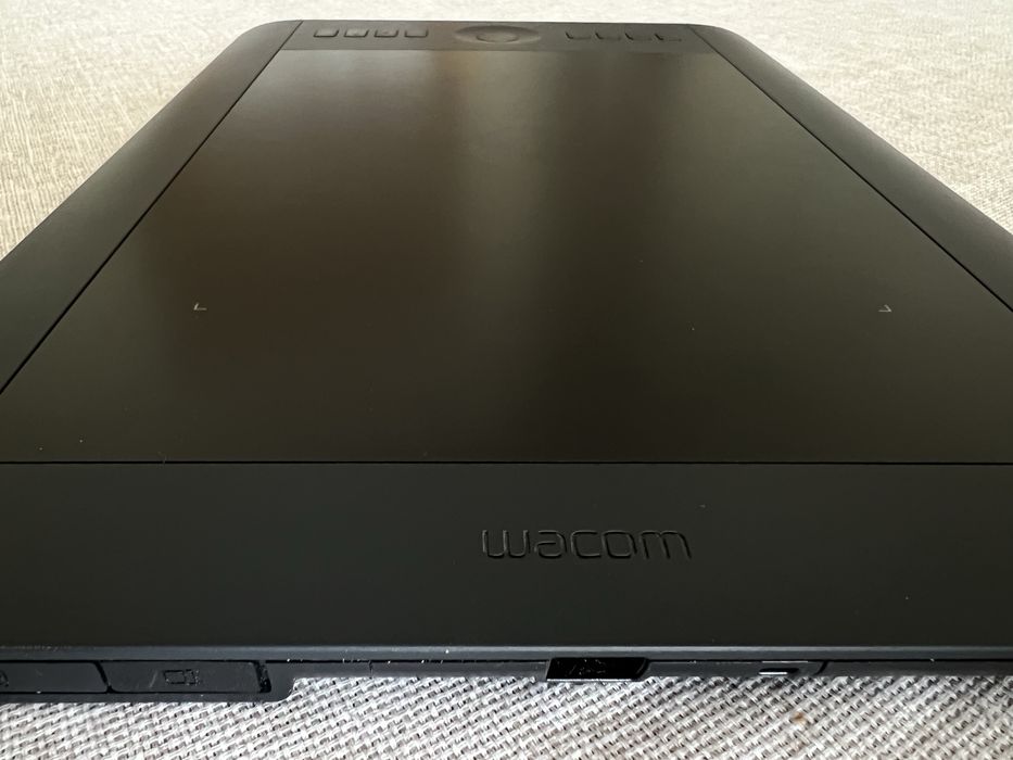 Tablet Graficzny Wacom Imtuos Pro M PTH-651/K z Bluethooth