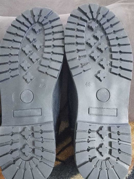 Продам взуття для роботи р-р 46-47.