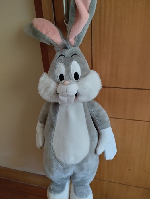 Coelhinho de pelúcia loonys tunes para guardar o pijama