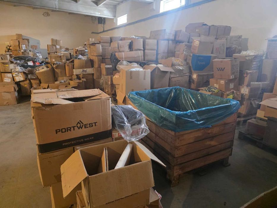 OUTLET BHP, wyprzedaż magazynu - hurtowni Rękawicz Buty Ubrania