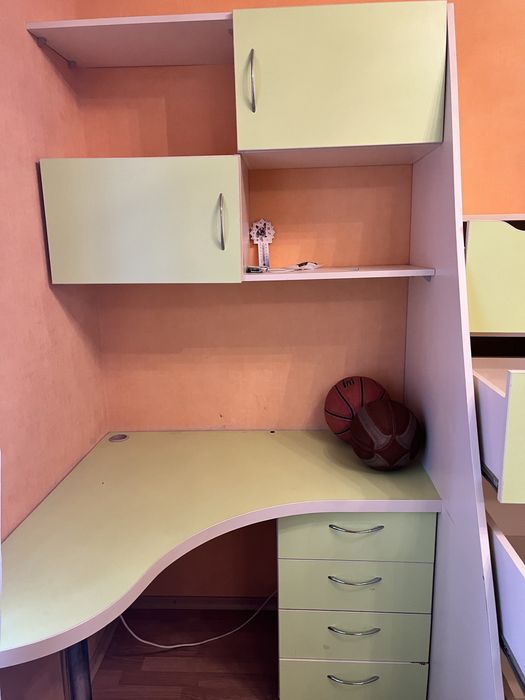 Коплект детской мебели .