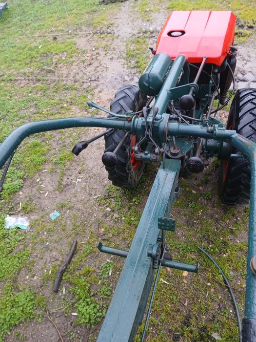 Vendo ou troco trator de varais 4x4