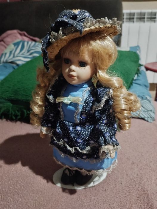 Laleczka porcelanowa