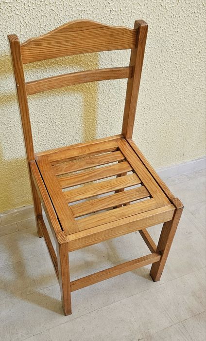 Cadeira em madeira