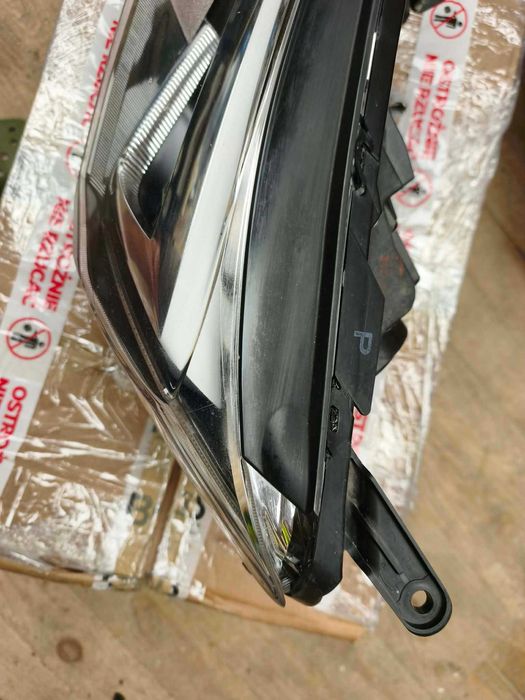 Lampa lewa przód RAV4 2017 full LED