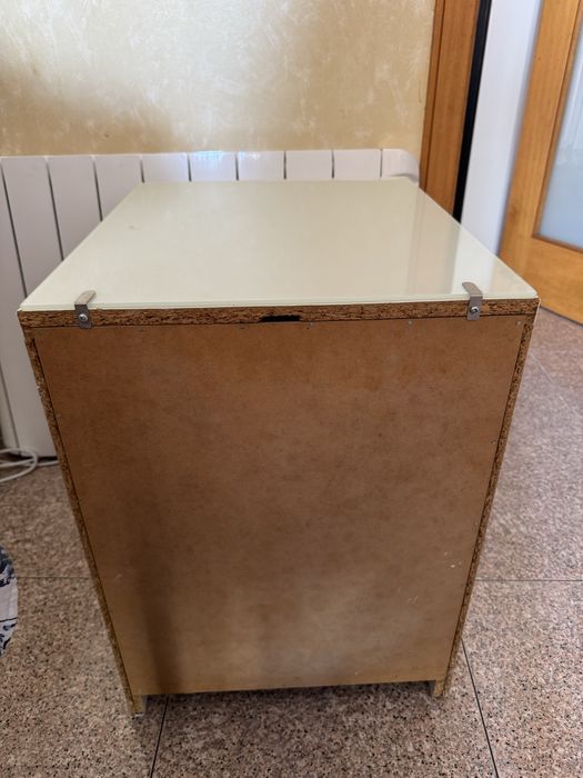 Mesa cabeceira com vidro