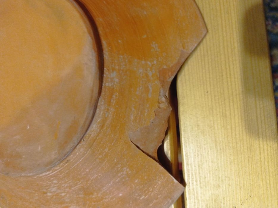 Глиняна тарілка для декору,є ньюанс