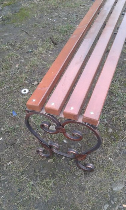 Лавка з кованними елементами