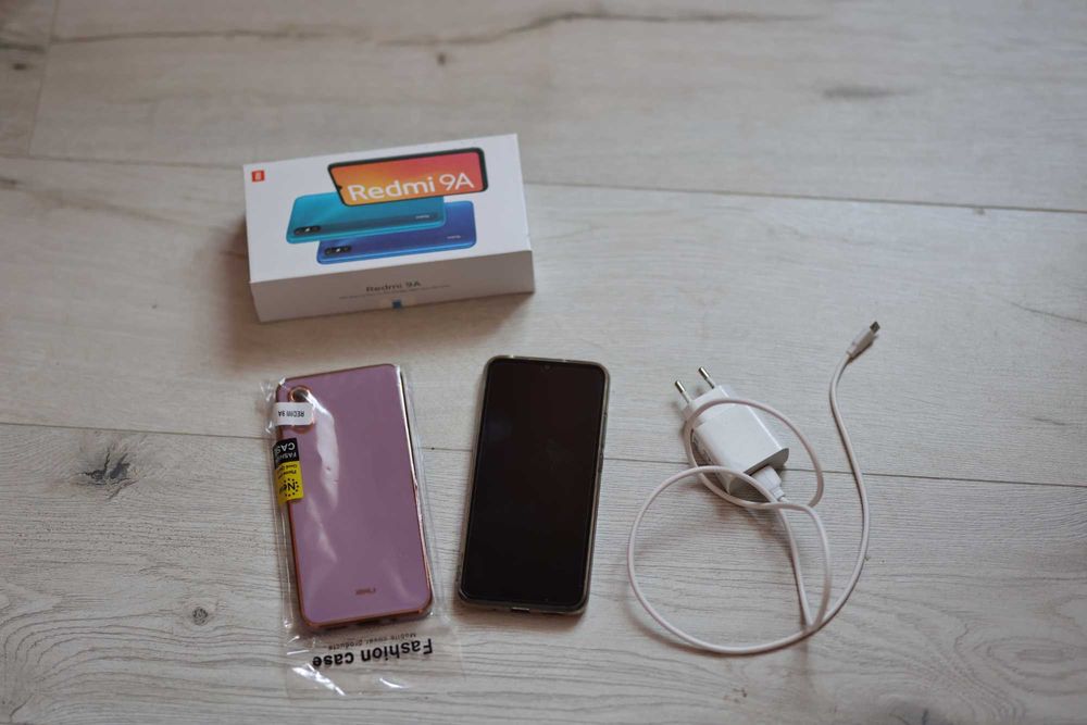 Telefon Xiaomi Redmi 9A granat 64 GB +  etui, szkło i ładowarka słuchawki jbl