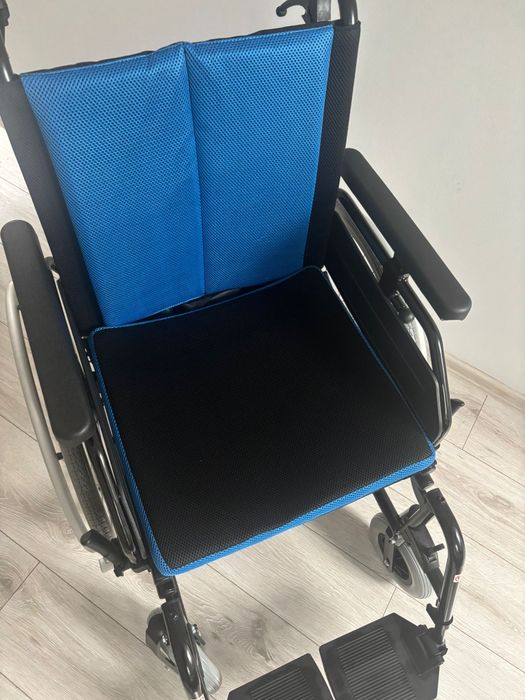 Wózek inwalidzki że stopów lekkich