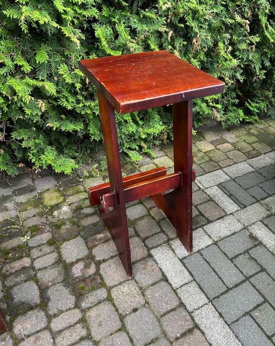 Solidny drewniany STOŁEK barowy/ KWIETNIK