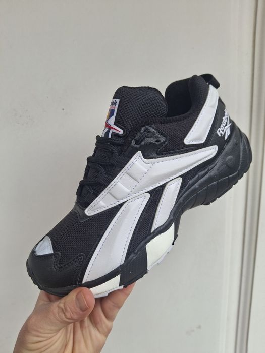 Стильні щільні кросівки для хлопчика,  Reebok 35