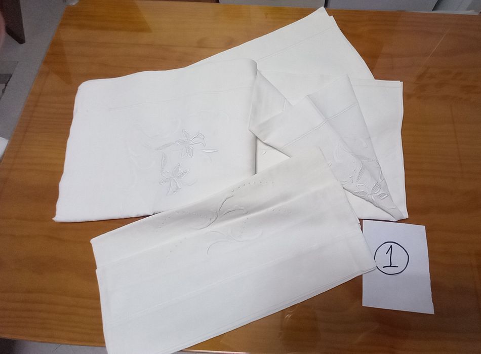 Lençóis linho e bordados à mão (cama pessoa 1/2/casal pequeno)