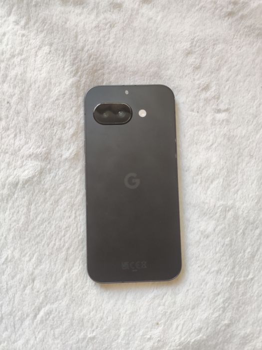 Google Pixel 9a  8/128gb w pełni sprawny rozbita szybka
