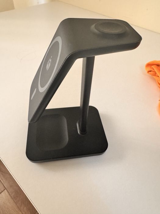 Wireless charging stand