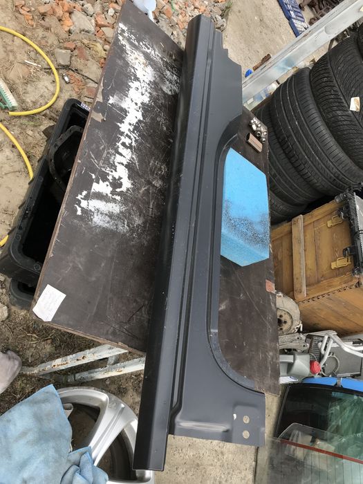 Поріг Шкода Камік Skoda Kamiq  правий