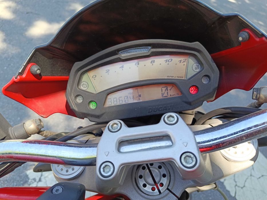Ducati Monster procura novo dono