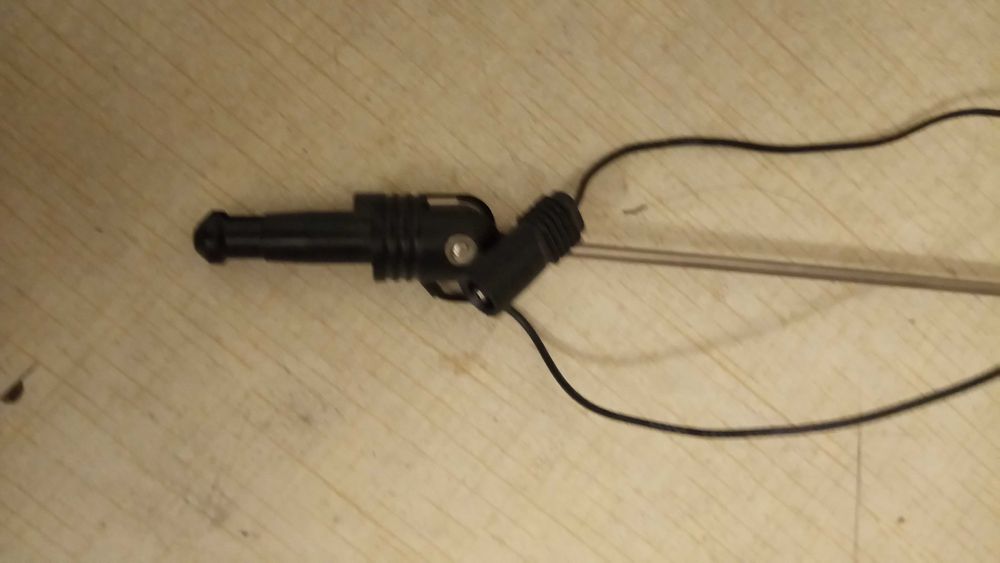 Антенна комнатная выдвижная.