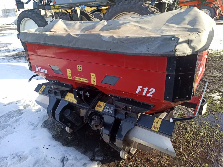 Розкидач міндобрив IrTem F12