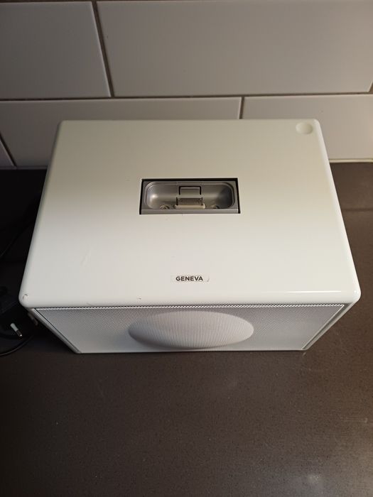 Продам колонку  Geneva Sound System Model S
