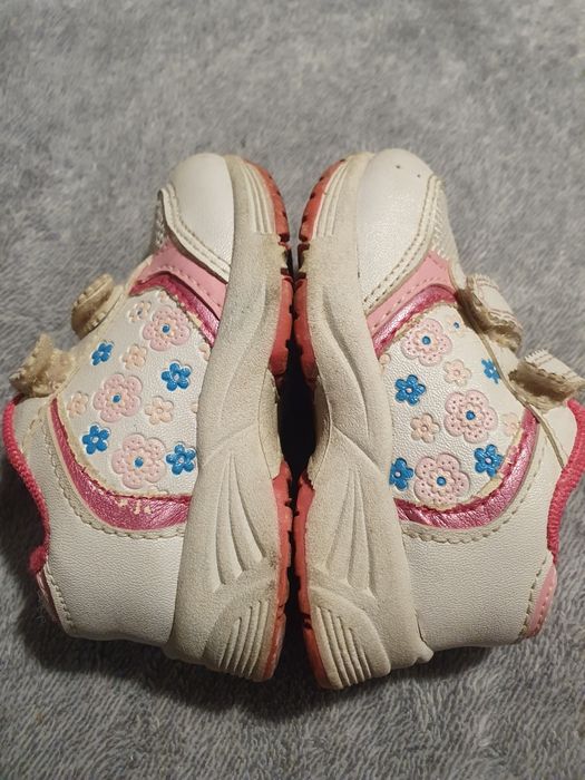 Adidasy sportowe białe w kwiatuszki Cherokee r. 20 (wg metki r.23)