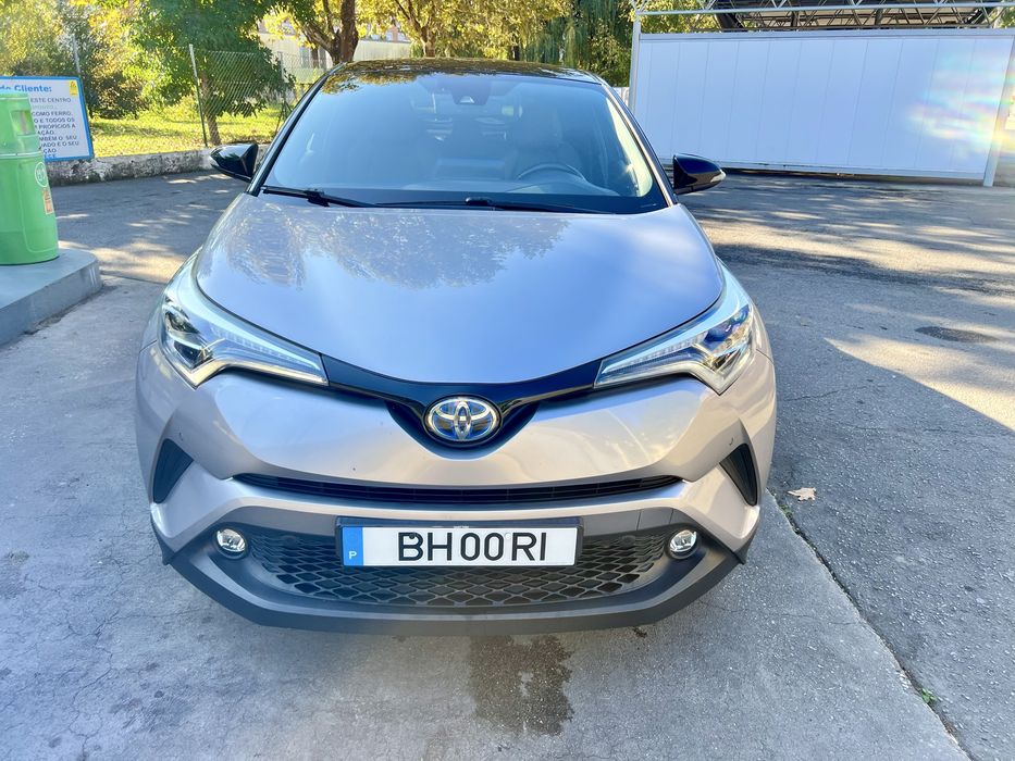 Toyota C-HR 1.8 HSD Hybrid pack exclusive + luxury